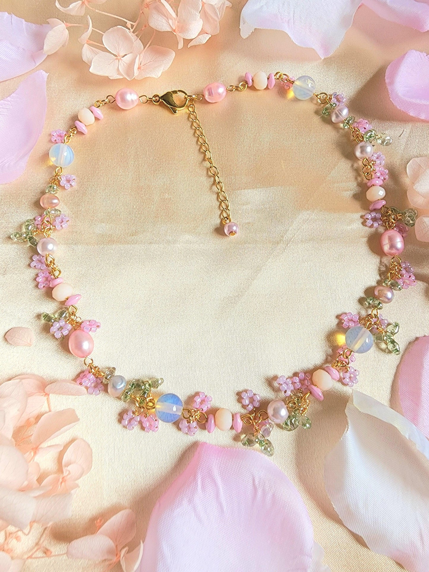 Handmade dreamy choker with pastel colours and intricate flower details made of seed beads. A mix of lilac, mauve and pink pearls give this choker a pearlescent touch.